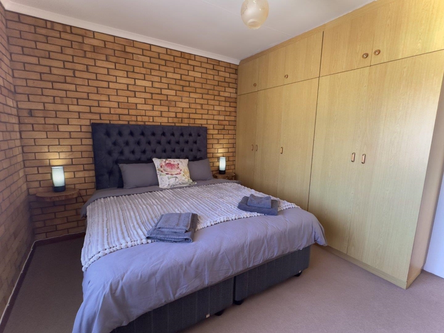 6 Bedroom Property for Sale in Wavecrest Eastern Cape